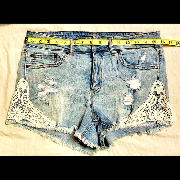 EUNINA Women’s/Juniors Denim Frayed Shorts Crochet Hem mid Rise Shortie Size L - Picture 2 of 14